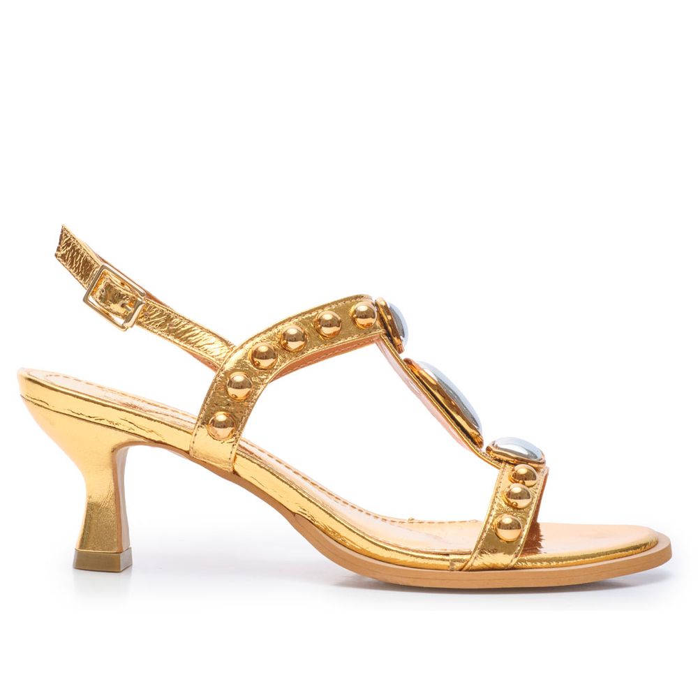 sandalia-m|s-dourada-salto-baixo-com-pedrarias-e-rebites-1 sandalia-m|s-dourada-salto-baixo-com-pedrarias-e-rebites-1